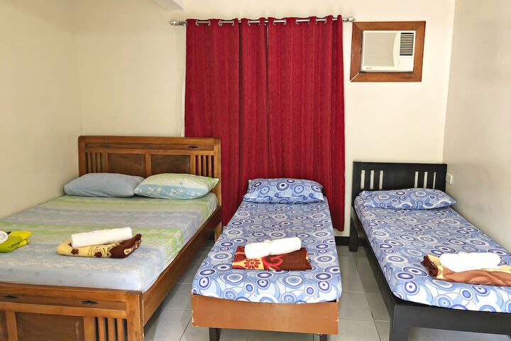 Room 13 of 32