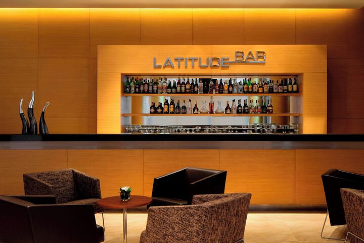Lounge 51 of 67