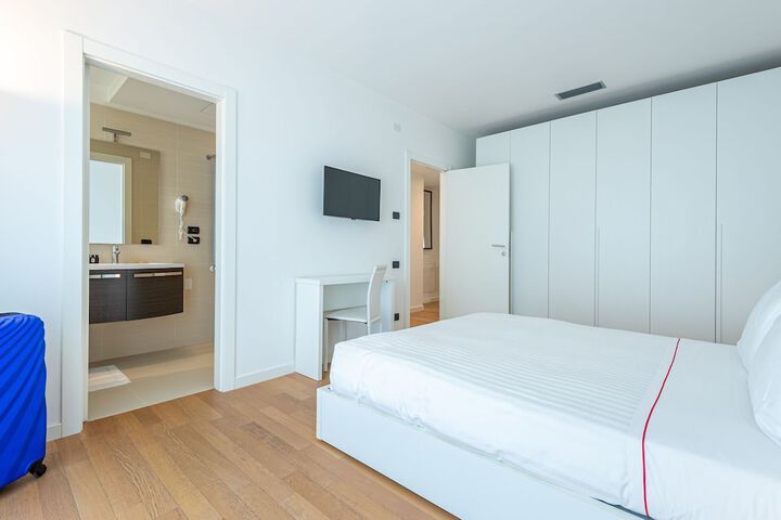 Room 42 of 86