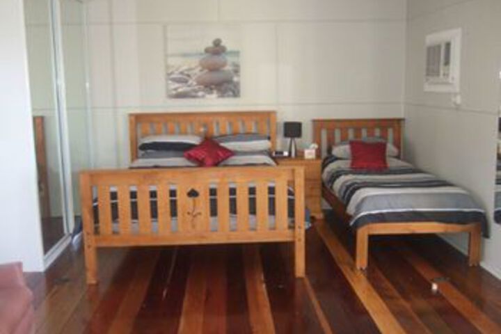 Room 4 of 16