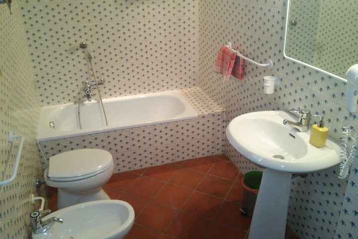 Room 28 of 41