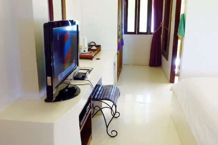 Room 8 of 34