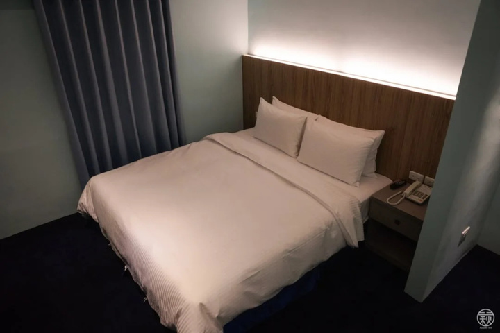 Room 3 of 8