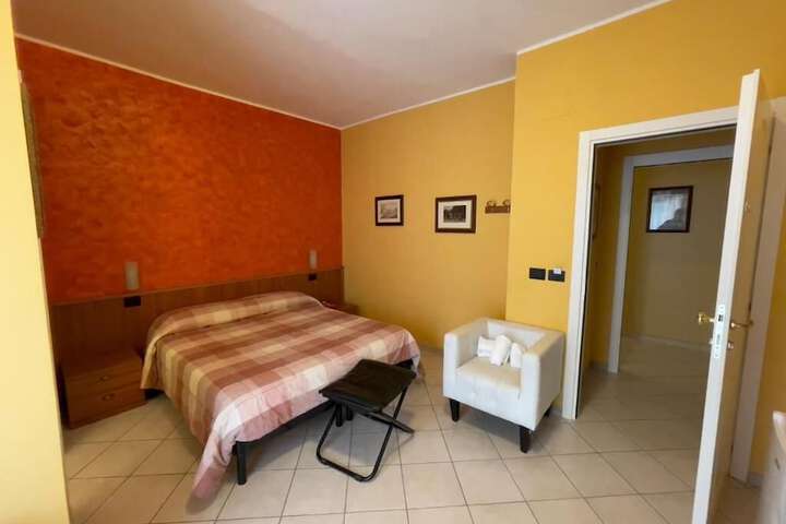Room 5 of 31