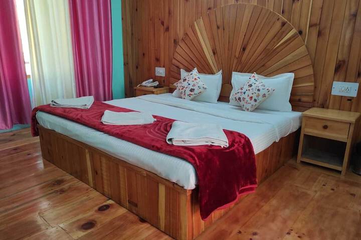 Room 3 of 20