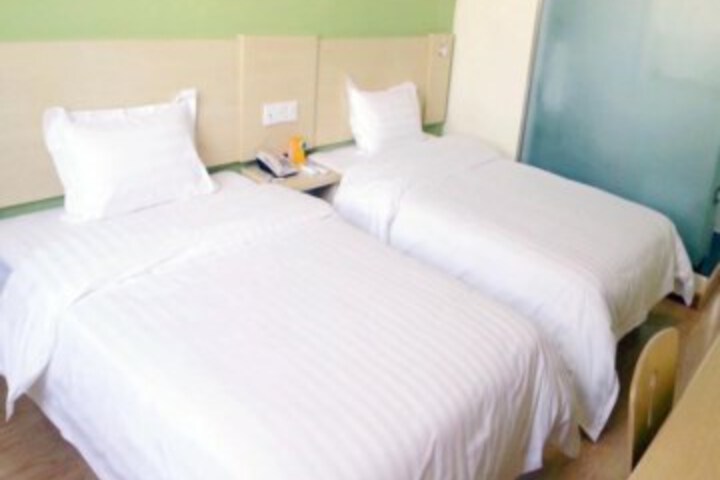 Room 6 of 8