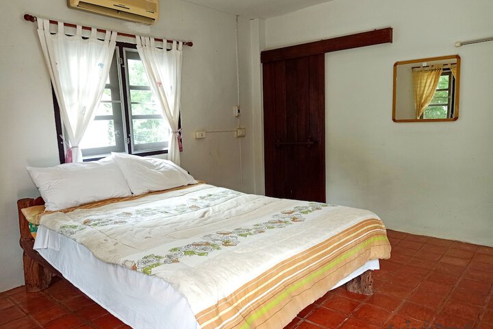 Room 4 of 28