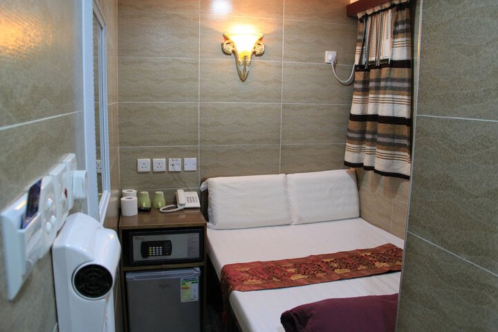 Room 12 of 32