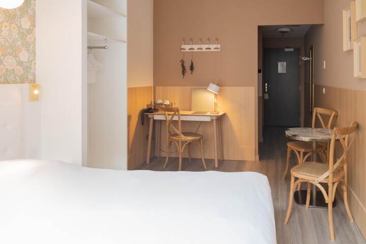 Room 6 of 42
