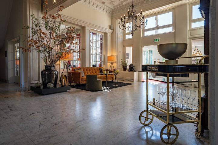 Entrance & Lobby