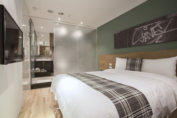 Room 9 of 36