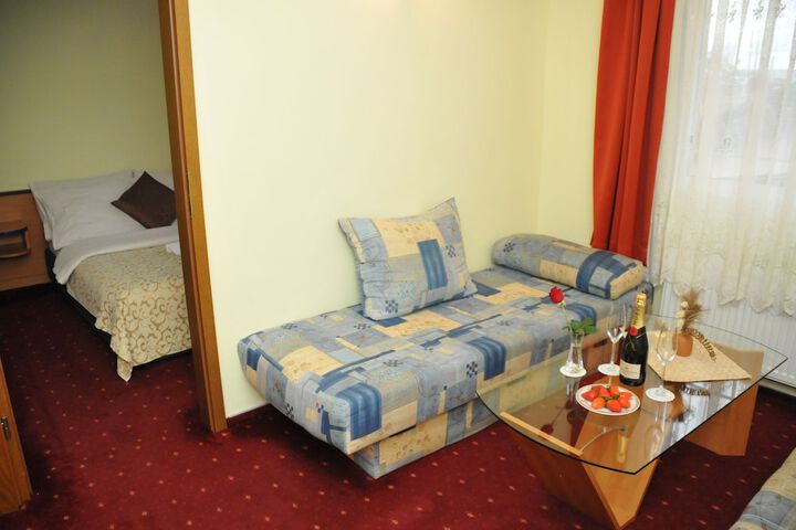 Room 11 of 27