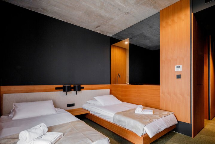 Room 10 of 62