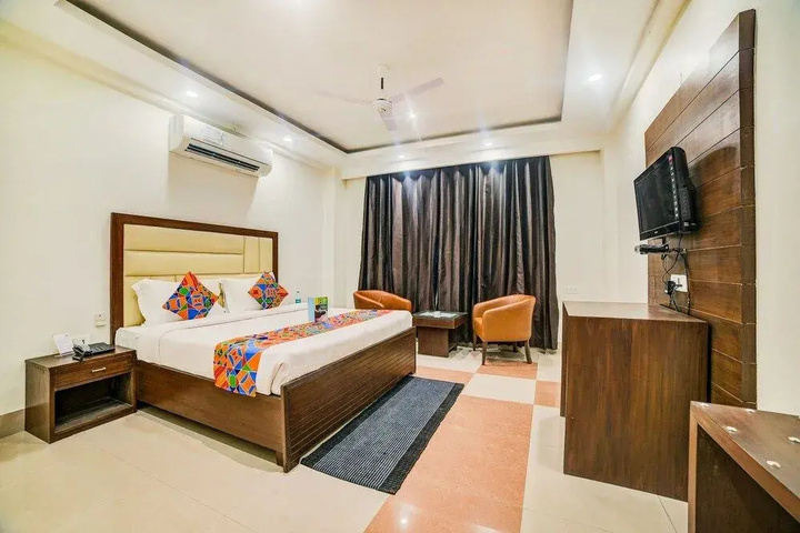 Room 2 of 7