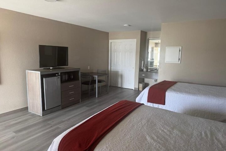 Room 4 of 16