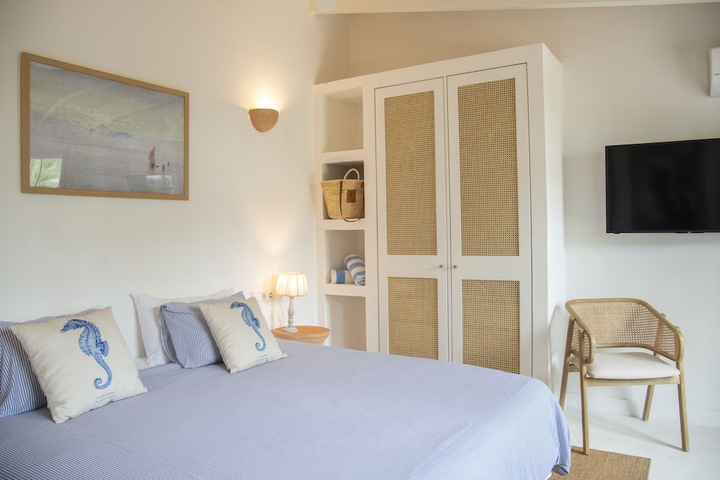 Room 4 of 157
