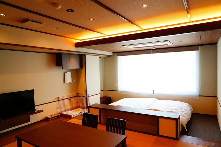Room 12 of 104