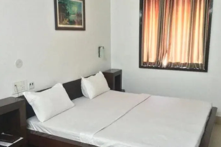 Room 5 of 18