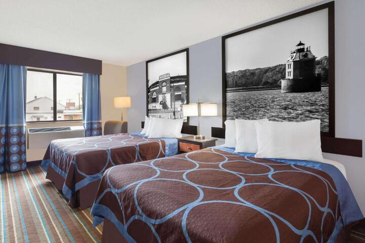 1 Queen Bed Accessible Room (6 of 17)