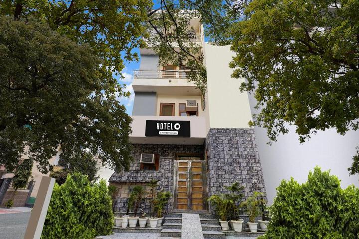 Hotel O Sector 52 Gurgaon