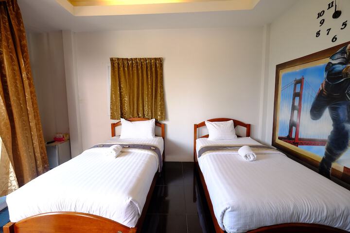 Room 5 of 33