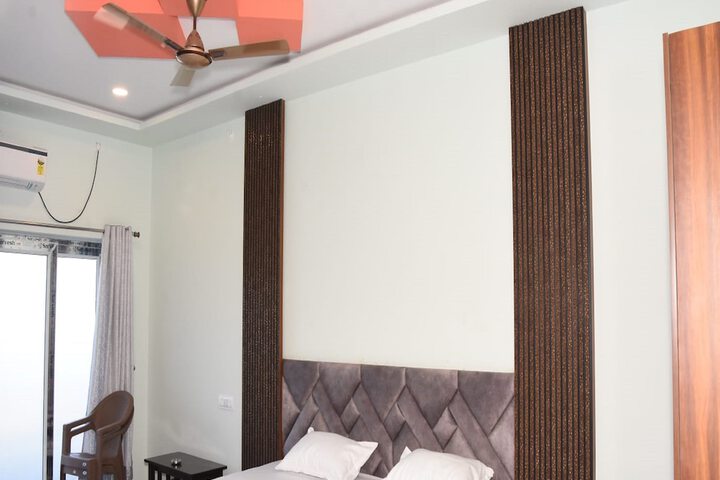 Room 18 of 50