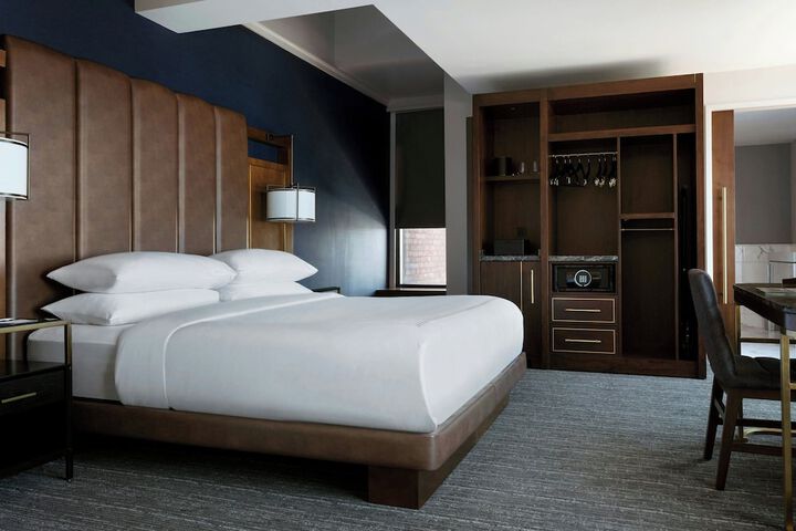 Room 25 of 104