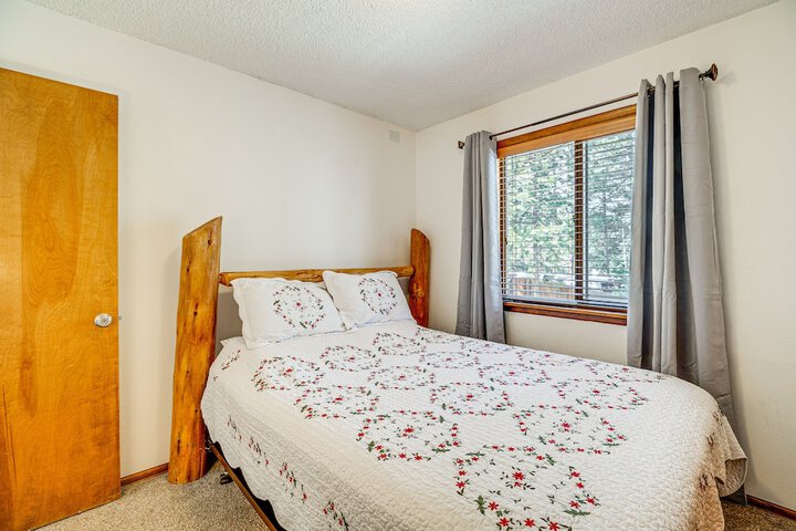 Woodland Park Chalet w / Deck Grill & Mtn Views!