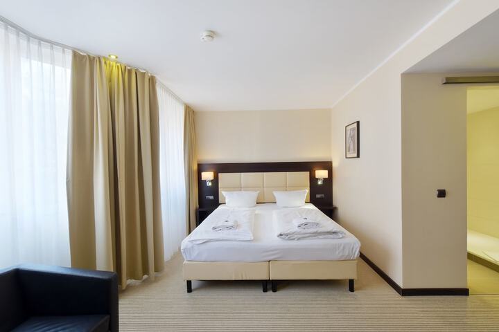 Room 5 of 45