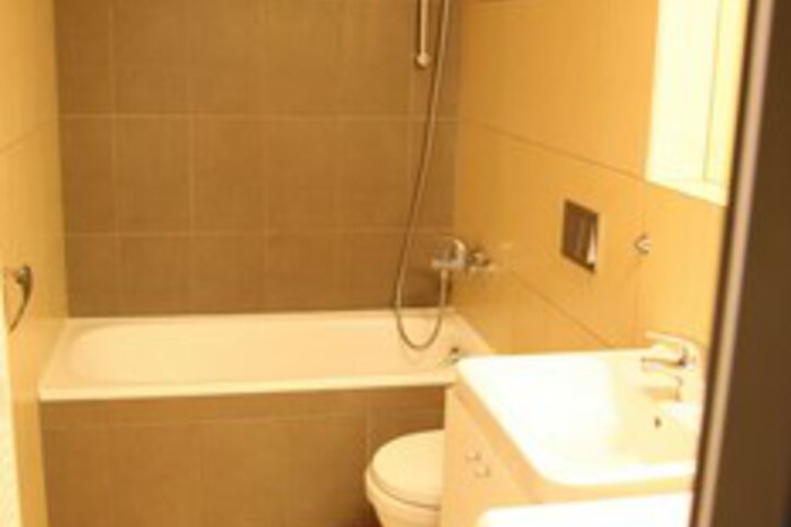 Room 35 of 275