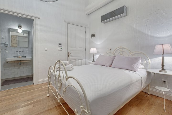 Room 13 of 60