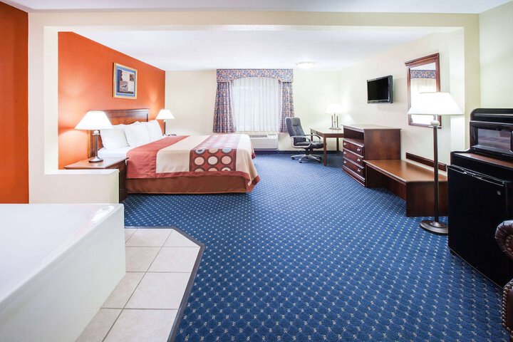 1 King Bed (16 of 20)