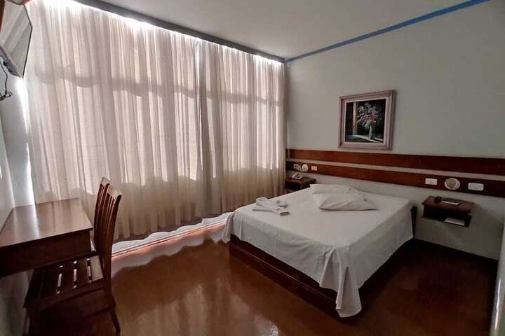 Room 6 of 9