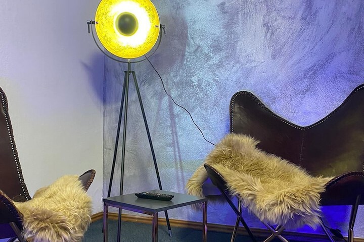 Room 10 of 16