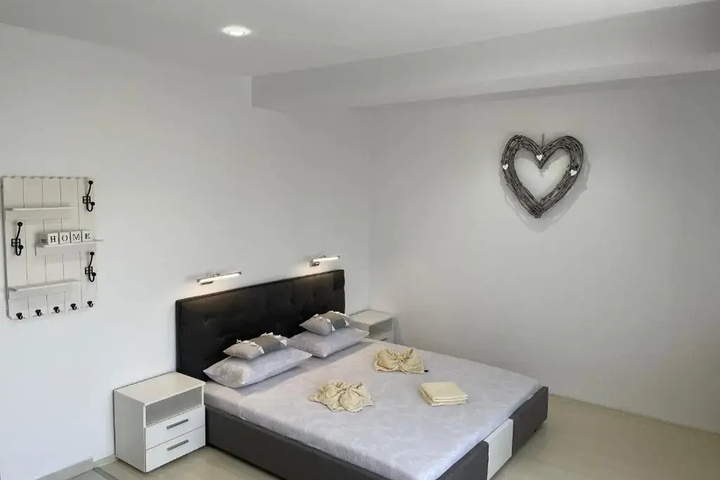 Room 4 of 14