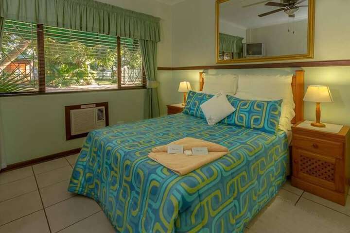 Room 4 of 16