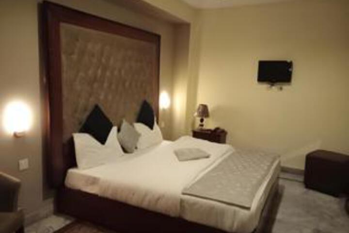 Room 6 of 6