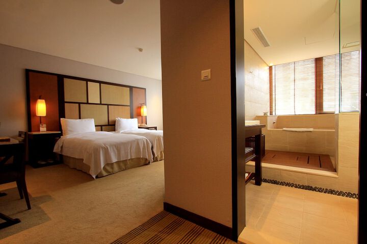 Room 9 of 62
