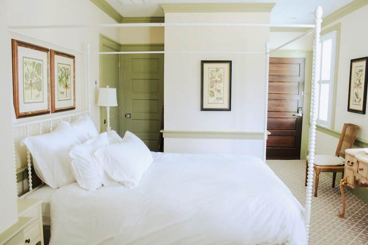 Room 9 of 27