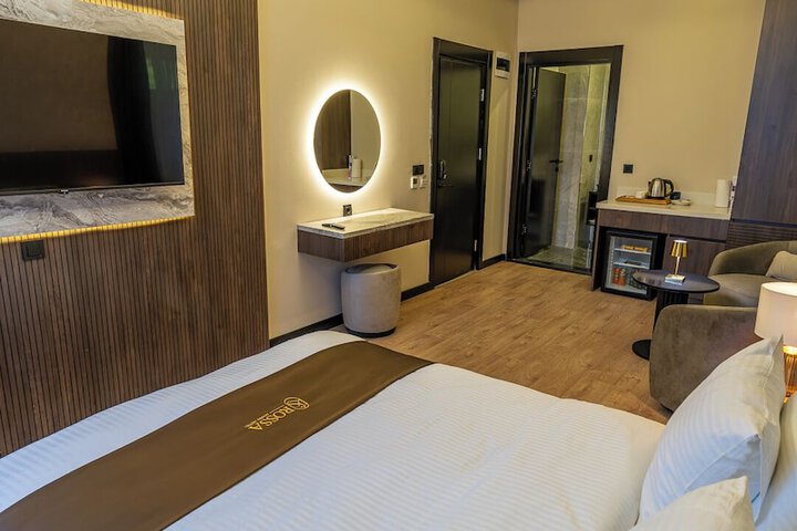 Room 15 of 76