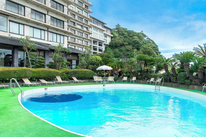 Pools & Facilities