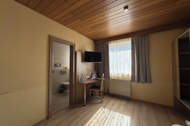 Room 19 of 27