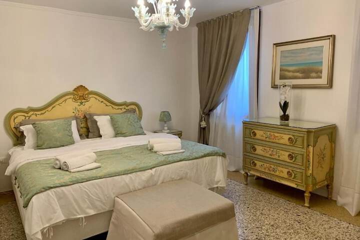 Room 10 of 30
