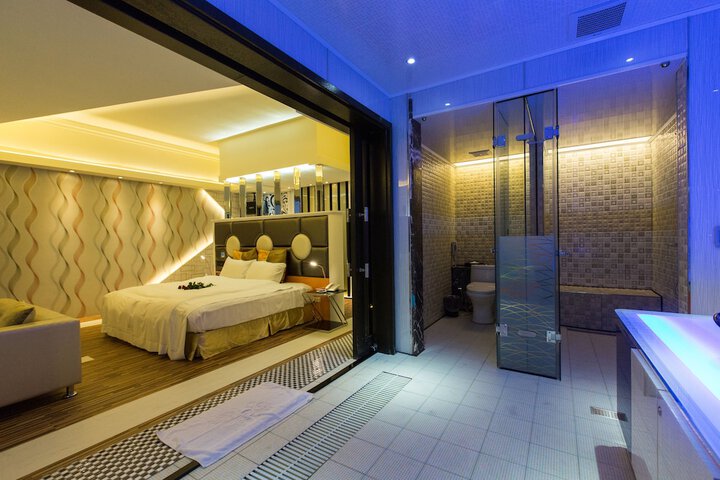 Room 10 of 216