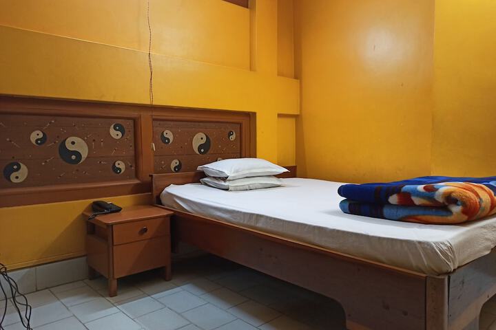 Room 13 of 17