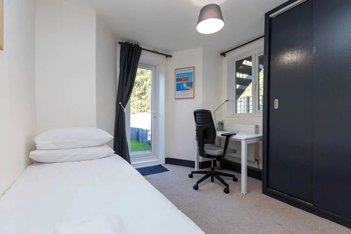 Room 5 of 15