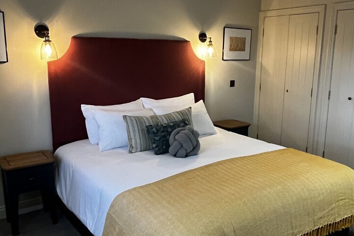 Room 8 of 24