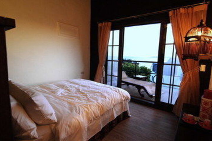 Room 13 of 35