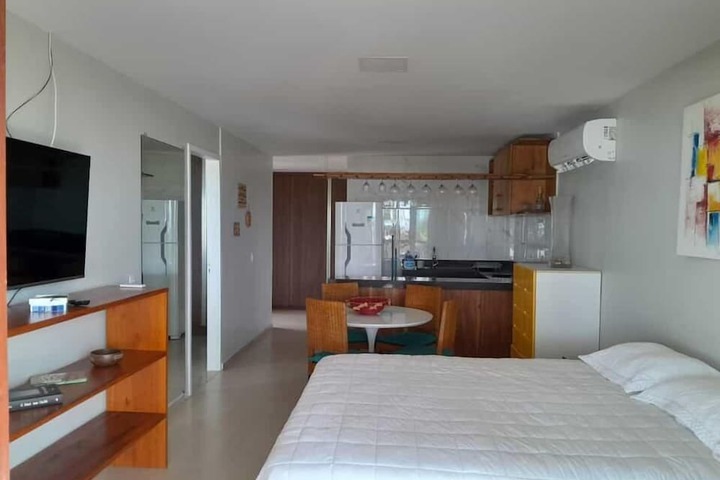 Room 6 of 10