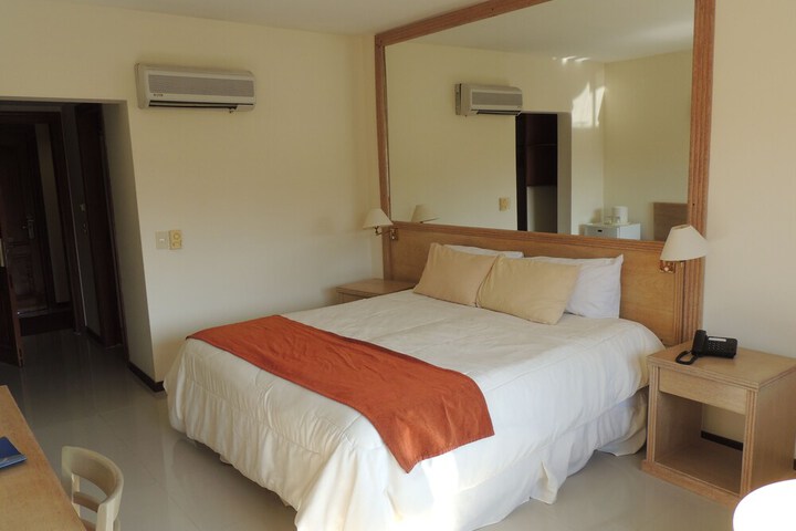 Room 12 of 66